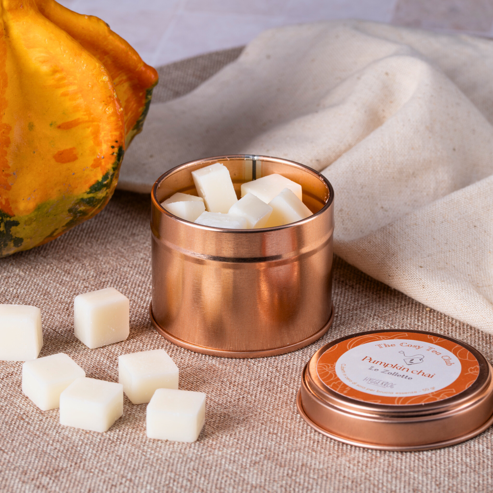 Chandelita Candele Profumate alla Zucca e Cannella per Halloween con Cera di Soia per Atmosfera Autunnale, Decorazione Casa, Relax, Meditazione e Chandelita Candele Profumate alla Zucca e Cannella per Halloween con Cera di Soia per Atmosfera Autunnale, Decorazione Casa, Relax, Meditazione e