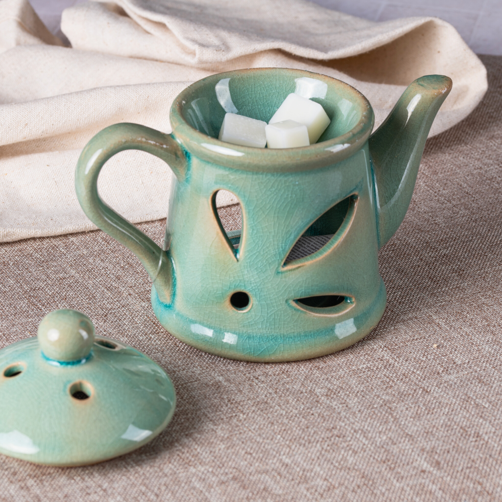 brucia essenze a forma di teiera per gli amanti del tè